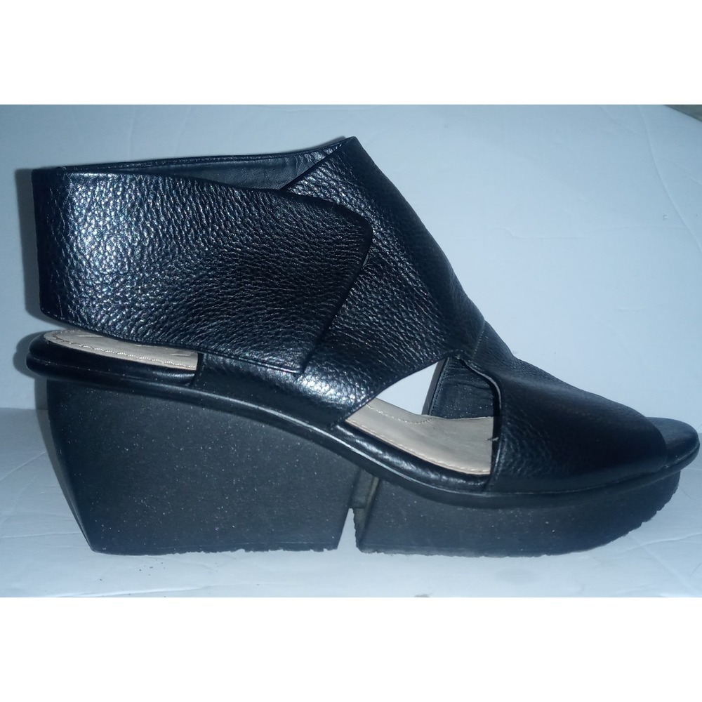 Naya Black Leather Wedge Sandals